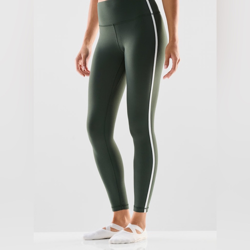 Aritzia Golden LIFE Atmosphere Hi-Rise 26" Legging Hunter Green Size 6